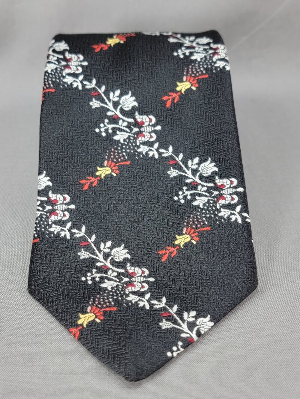 Vtg Wemlon Wembely Necktie Tie Mens Black White Red Floral